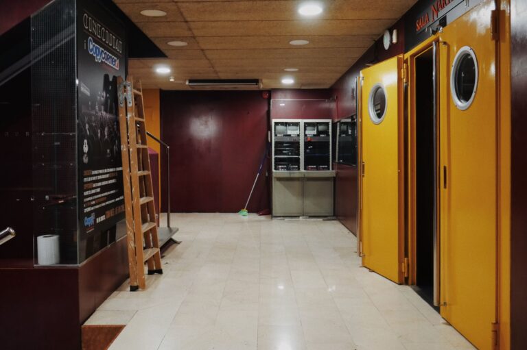 CineCiutat vacía para reconstruir