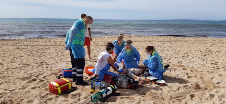 Simulacro del Servicio de socorrismo de la Playa de Palma