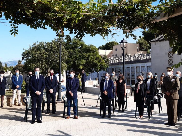 Se celebra un homenaje civil a las víctimas del Covid19