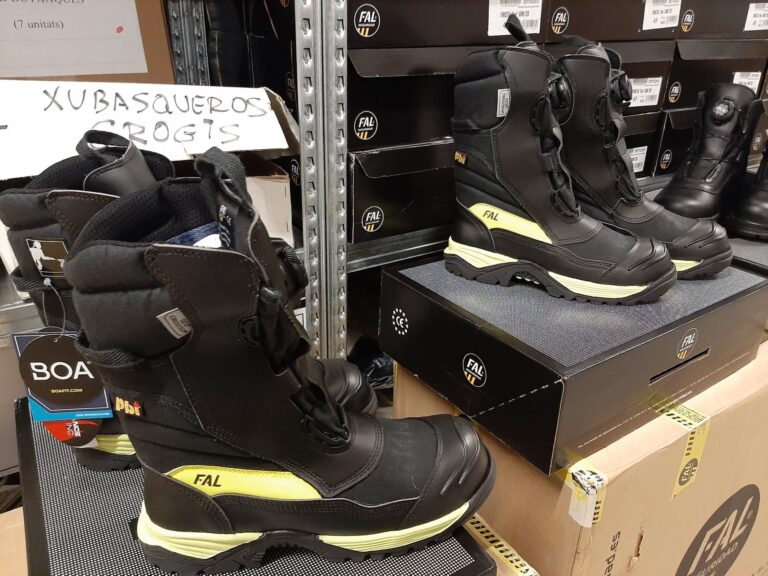 Los Bomberos de Palma estrenan botas nuevas