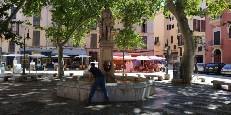 Puesta a punto de once fuentes ornamentales de Palma