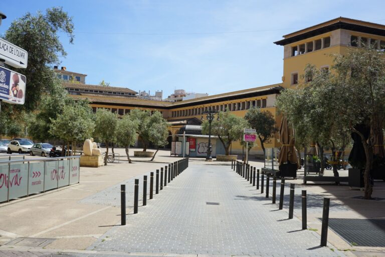 Cort permitirá a las terrazas ocupar temporalmente plazas de estacionamiento