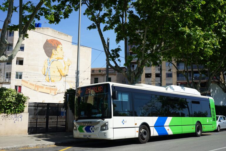 La EMT amplía el transporte a la demanda en cuatro líneas