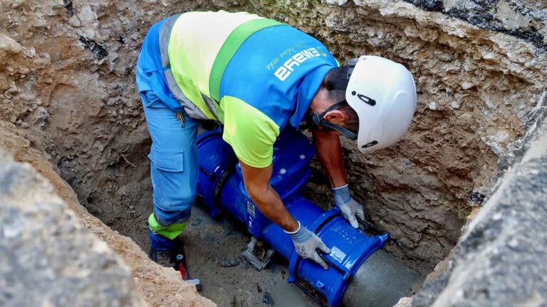 Obras renovación red agua potable y alcantarillado