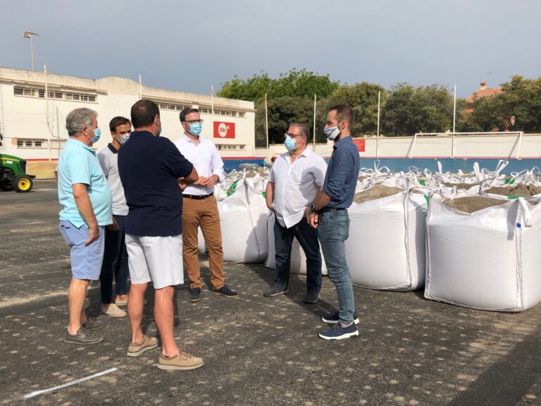 El IME cambia el césped de varios campos de fútbol de Palma
