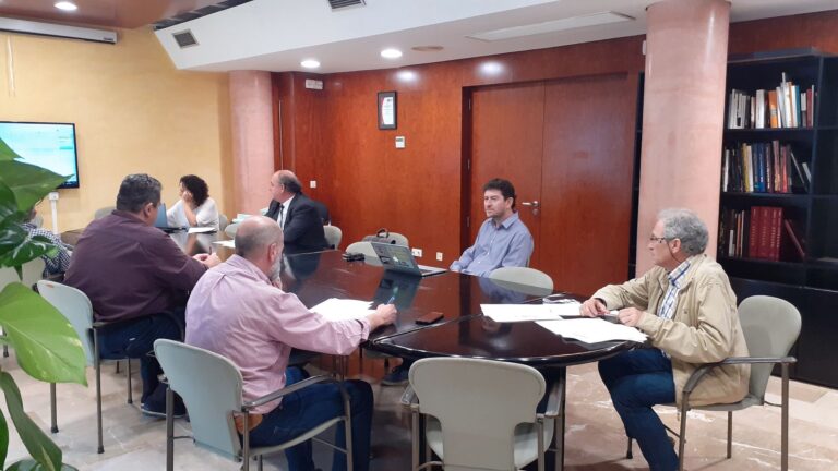 Cort reactiva la mesa de contratación