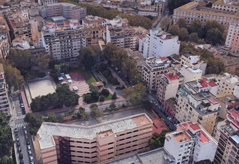 Cort cede calles, plazas, casales, parques por inicio del curso