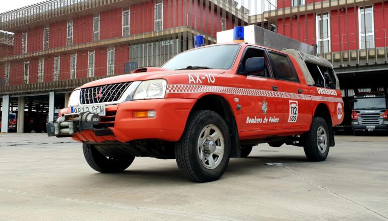 Los Bomberos adaptan un vehículo para el rescate vertical