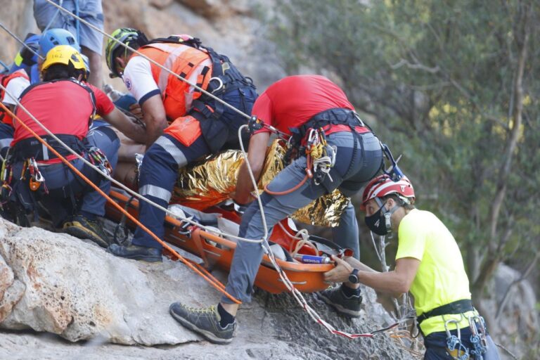 Salvamento extremo de montaña de SAMU 061 y Bombers de Mallorca