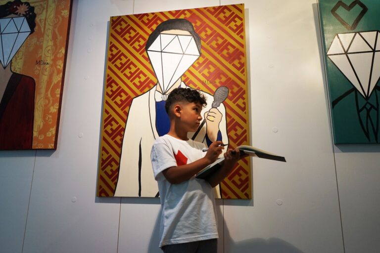 El niño pintor Manuel Díaz es amor en bruto
