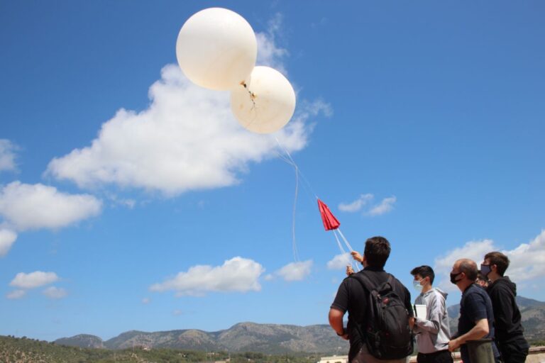 Alumnos de ESO de Mata de Jonc envían una sonda al espacio