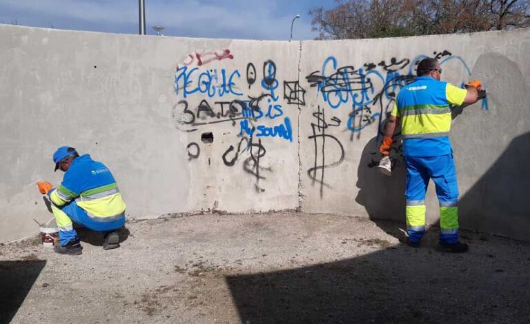 Se reduce a 2€ el servicio de limpieza de pinturas vandálicas