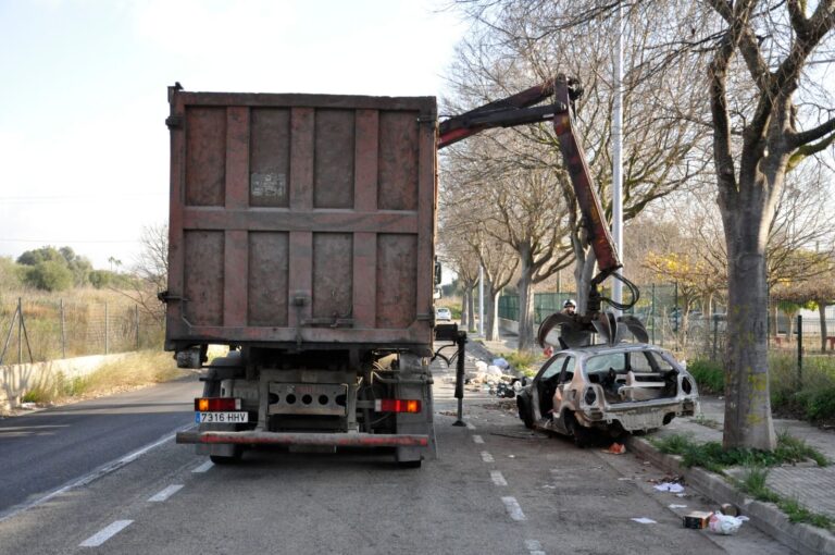 Cort retira más de 2800 coches de Son Toells y de la vía pública