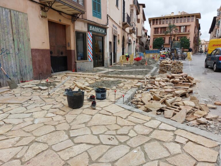 Nuevo itinerario peatonal entre las calles Antoni Planas y Franch, Ramon Llull y Temple