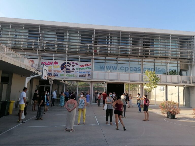 Escuelas y patios abiertos por las tardes