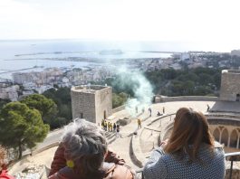 Elementos patrimoniales de toda Mallorca se encienden por los derechos humanos