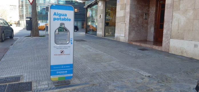 Fuentes de agua potable para beber y rellenar botellas en Palma