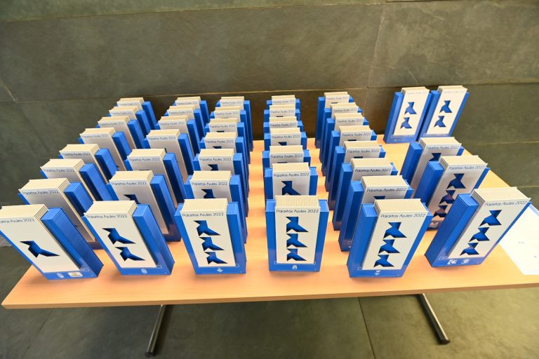 Palma recibe el galardón "Pajaritas azules 2022"