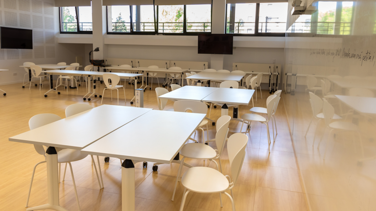 Educación amplía plazas y digitaliza el proceso de escolarización para el curso 2025-2026