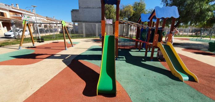 Reabre el parque infantil de la calle Segadors de Son Ferriol