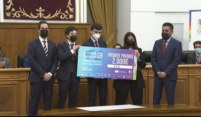 Un equipo de la UIB gana la Liga de Debate Universitario del G9