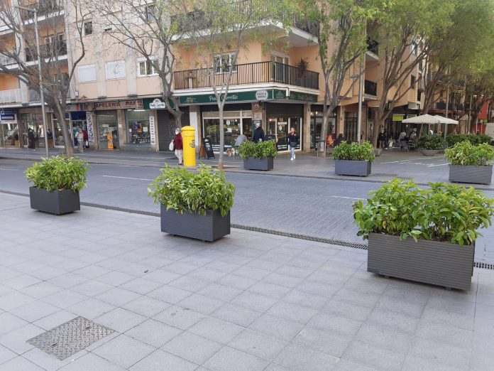 Renovación de 90 jardineras del eje cívico de Blanquerna Renovación de 90 jardineras del eje cívico de Blanquerna