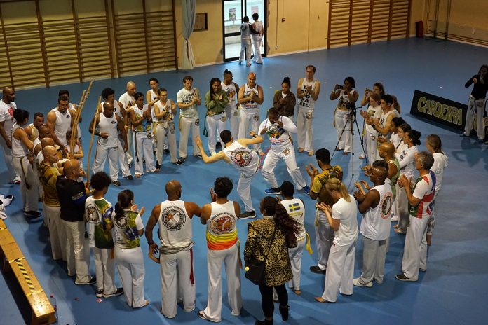 Primer festival de primavera Capoeira Topázio