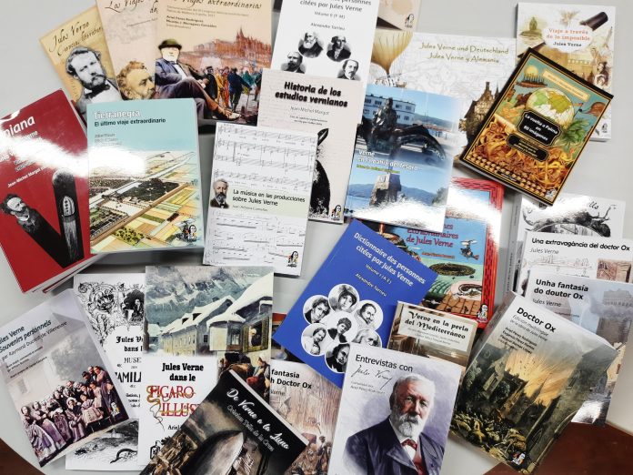 La Sociedad Hispánica Jules Verne dona 38 libros a las bibliotecas palmesanas