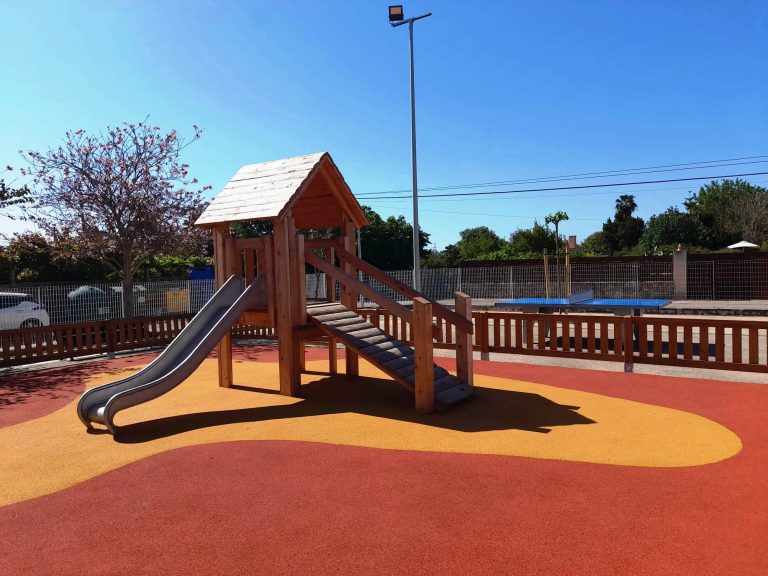 El barrio de Son Espanyol estrena sus primeros juegos infantiles