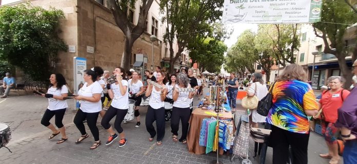 Éxito de participación y de visitantes en la Diada del Medio Ambiente de la calle Blanquerna