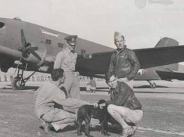 La Asociación Amigos de la Aviación Histórica conmemora los 80 años de puesta en servicio del avión Douglas C-47 que está restaurando en Son Bonet