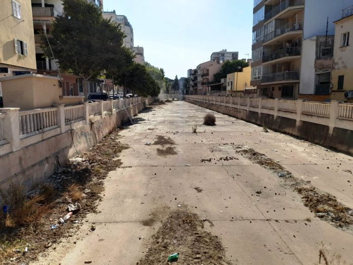 Empieza la limpieza de la cama del torrente de los Judíos