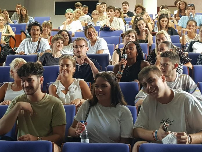 La Universidad de las Islas Baleares da la bienvenida a los estudiantes procedentes de cerca de una treintena de países que continuarán la formación en el campus