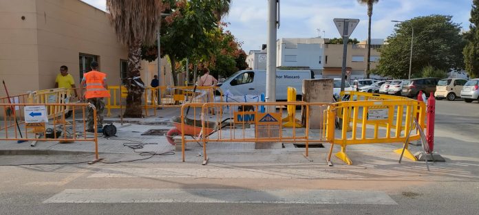 Se están ejecutando actuaciones para rebajar aceras a 18 puntos del barrio situados entre la calle Stradella, Ancona, Massanella, Ciri y Mantua