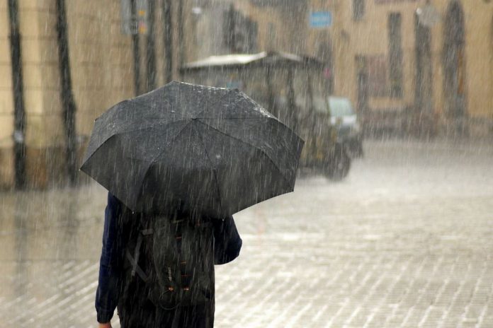 Protección Civil y Emergencias en alerta por lluvias y tormentas en el este peninsular y en Baleares