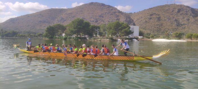 El Consell apuesta por el piragüismo con dos nuevas “Dragon Boats” que cede a la FB de Piragüismo