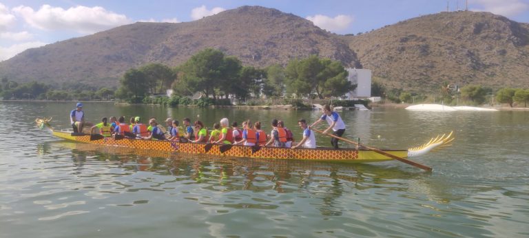 El Consell apuesta por el piragüismo con dos nuevas “Dragon Boats” que cede a la FB de Piragüismo