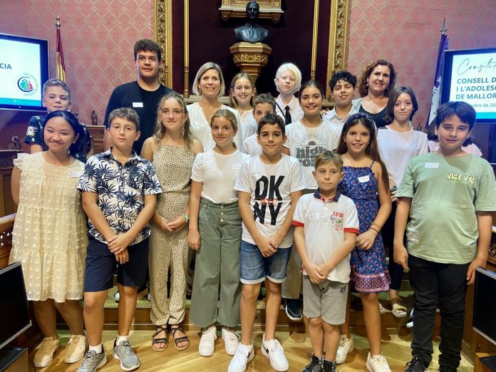 18 niños y jóvenes constituyen el primer Consejo de la Infancia y la Adolescencia de Mallorca