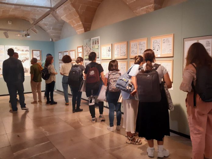 El dibujante mallorquín Pau hace un recorrido por sus últimas obras en una exposición en La Misericordia