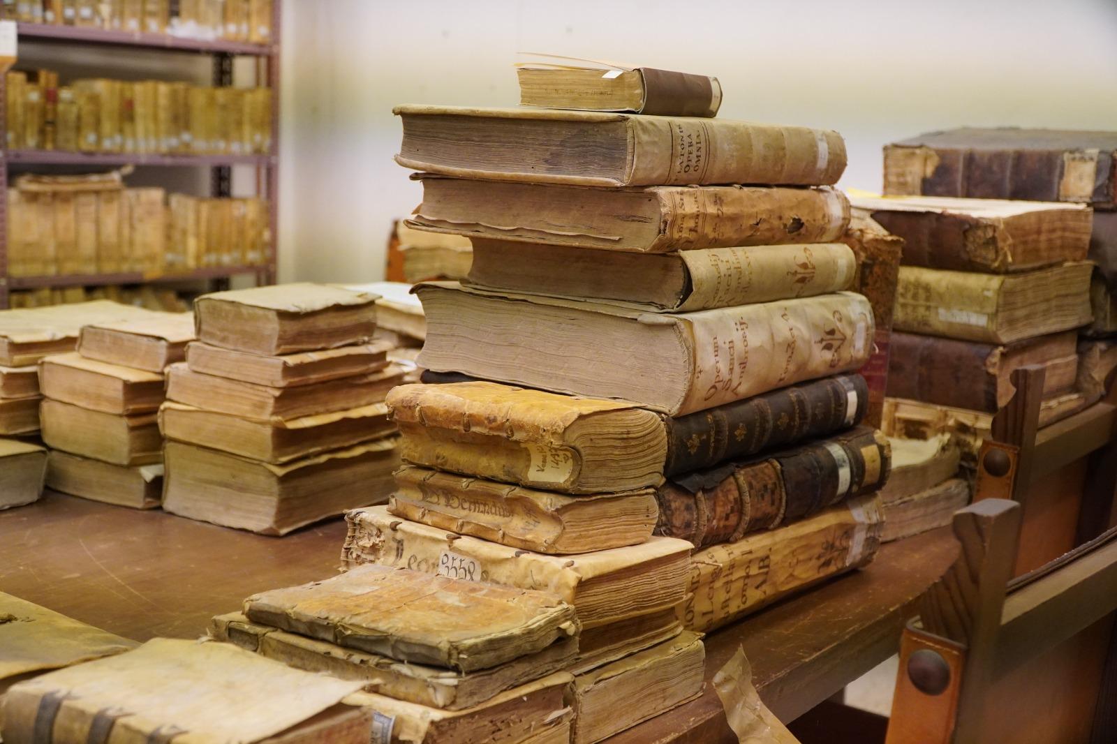 El fondo eclesiástico está formado por más de 175.000 libros antiguos y contemporáneos
