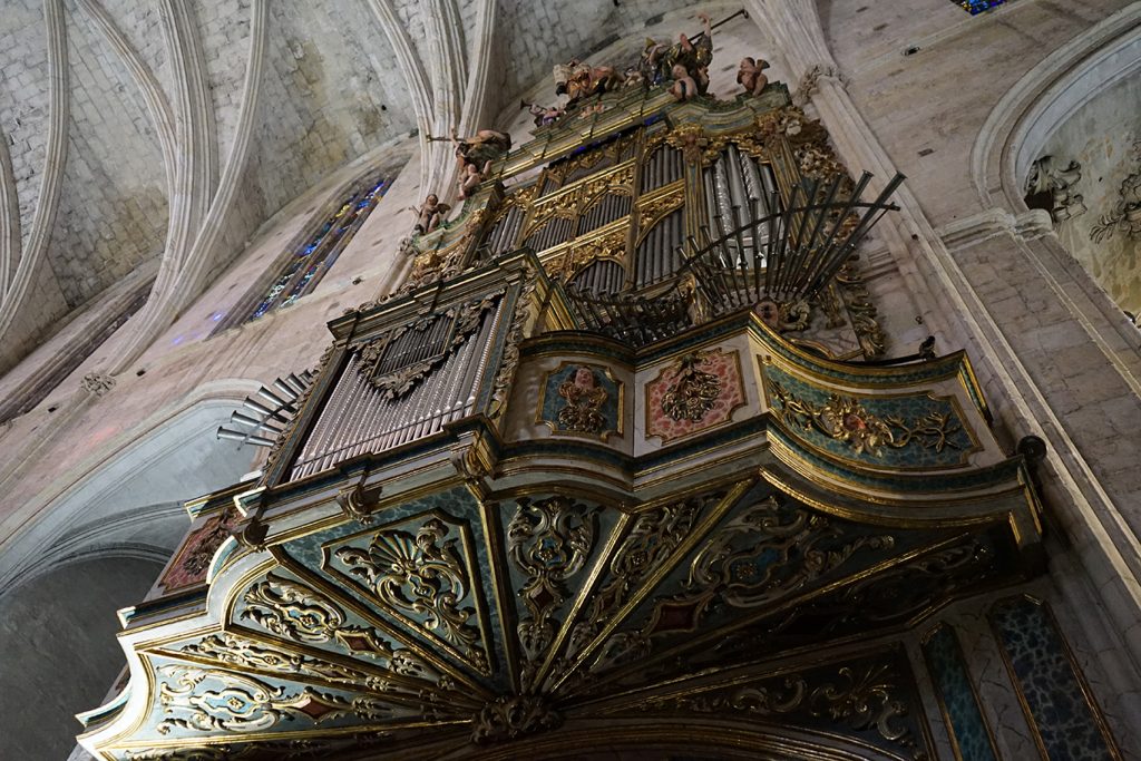 Antoni Mulet afina l'orgue de la Basílica de Sant Francesc