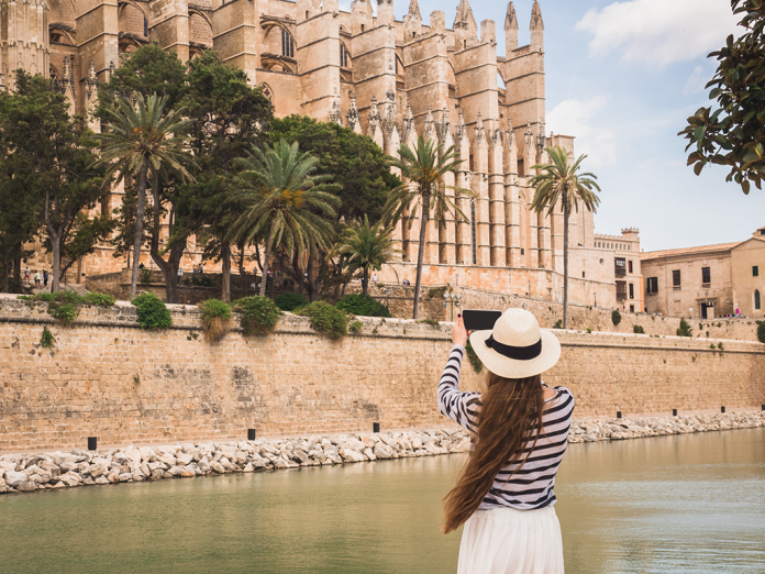 Los turistas que visitan Baleares valoran positivamente las acciones locales orientadas a reducir y compensar su huella de carbono