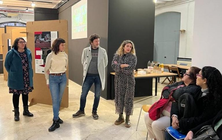 Flassaders acoge la muestra "Alçant la veu, per una vida lliure de violència a Bolívia"