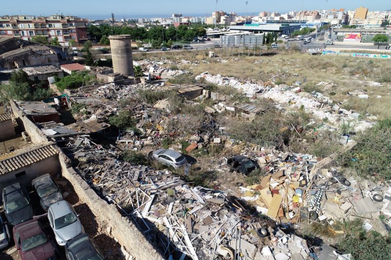 Cort retira más de 3.600 toneladas de residuos del solar de Son Güells