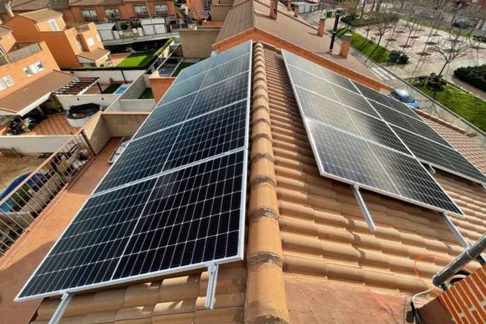 Cort bonifica hasta el 100% durante seis años el IBI de viviendas con instalaciones de placas solares