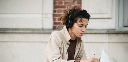 Diversos estudios a lo largo de la historia han concluido que hacer música nos puede facilitar mucho la vida en diferentes situaciones