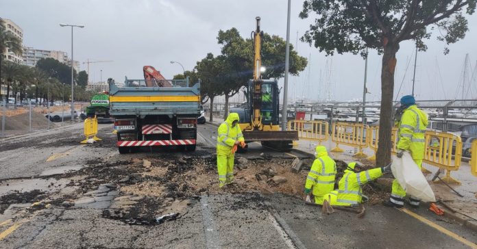 Hundimiento de la calzada en el Marítimo