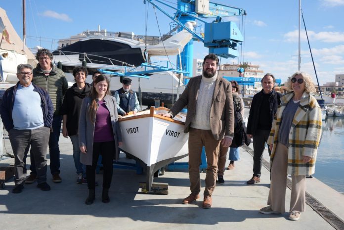 La nueva barca Virot de los mestres d’aixa lista para navegar