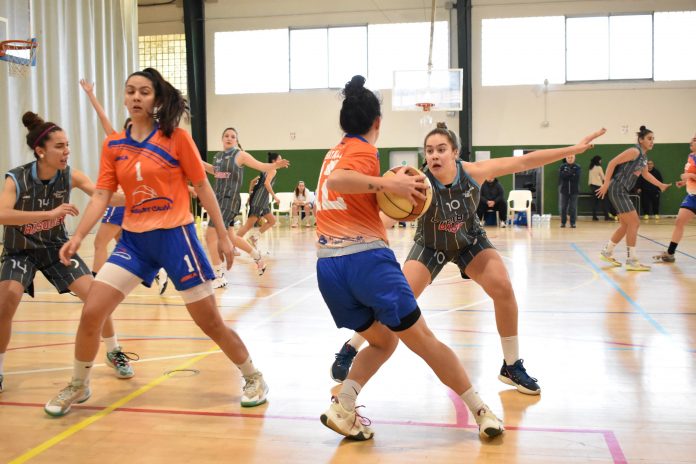 El CCE Sant Lluis comprime la pelea por la tercera plaza de la Lliga Escribano femenina