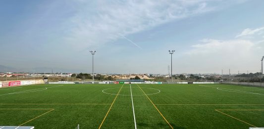 La implementación de iluminación LED en 19 campos de fútbol municipales ya se encuentra en el ecuador de la actuación
